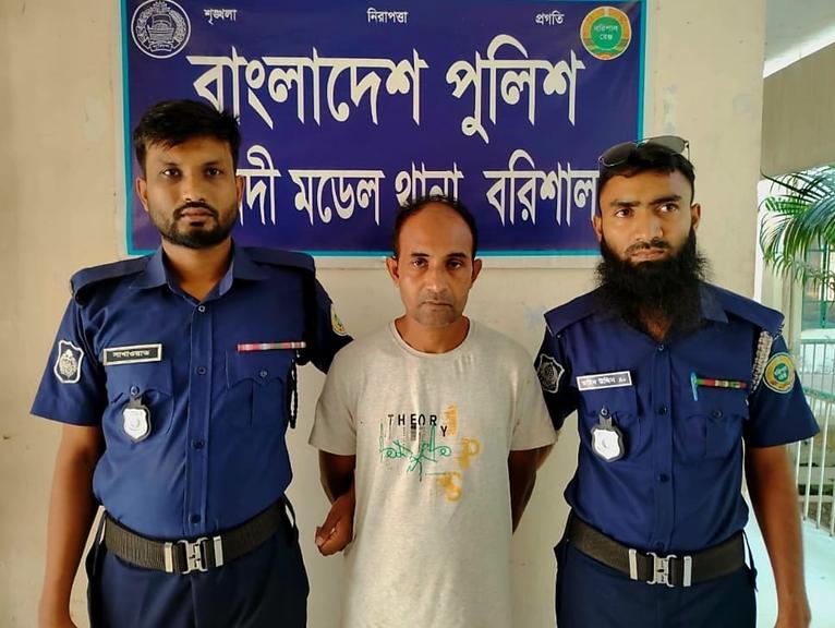 গৌরনদীতে সাত মামলার আসামি ইউপি সদস্য গ্রেফতার