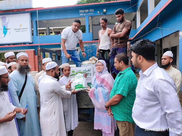 নাজিরপুরে সৌদি সরকারের কোরবানির গোস্ত পেল এতিমরা