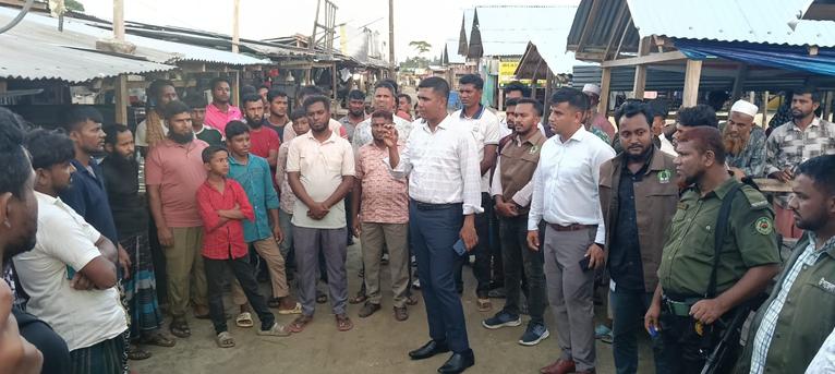 কুয়াকাটায় ফিশ ফ্রাই ব্যবসায়ীদের সঙ্গে প্রশাসনের মতবিনিময়