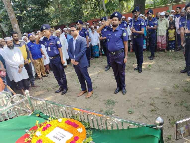 গৌরনদীতে রাষ্ট্রীয় মর্যাদায় বীর মুক্তিযোদ্ধার দাফন সম্পন্ন