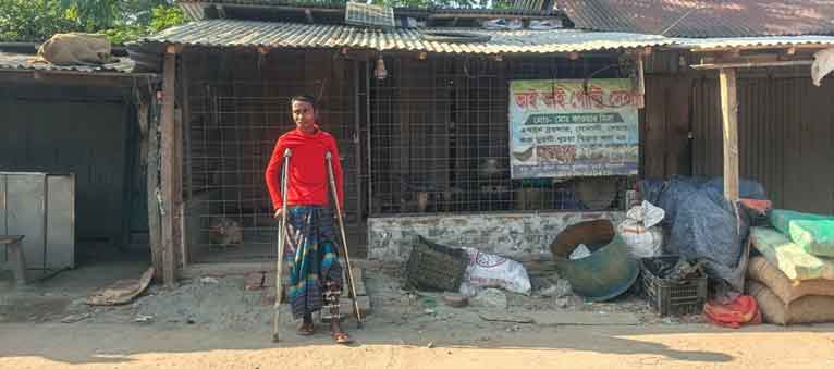 দুমকিতে খাসজমির দোকান দখলের অভিযোগ