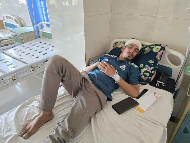 দুমকিতে ছাত্রলীগ নেতার মাথা থেতলে দিল স্বেচ্ছাসেবকদল নেতা!