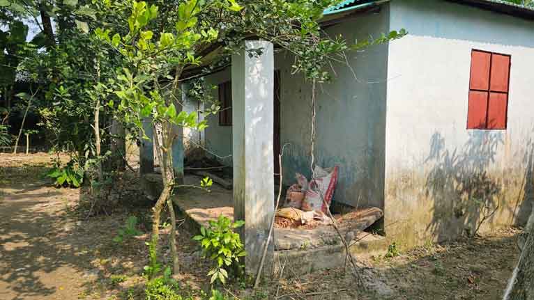 দুমকিতে আশ্রায়ন পল্লীতে ঘর বরাদ্দে অনিয়ম
