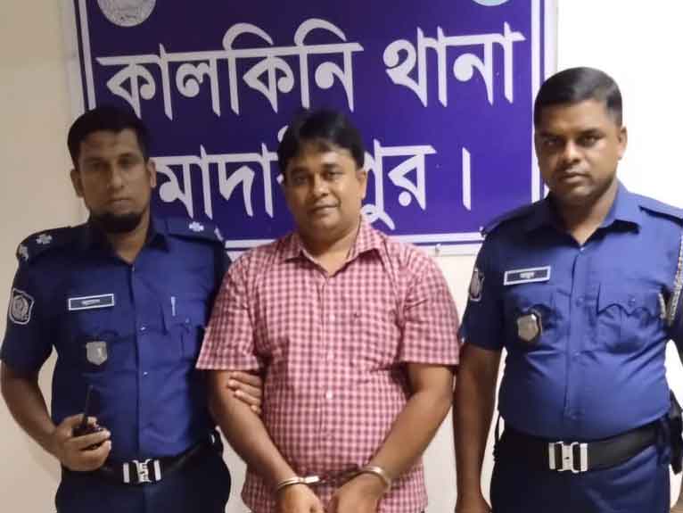 কালকিনিতে তাঁতীলীগের সাধারণ সম্পাদক গ্রেফতার