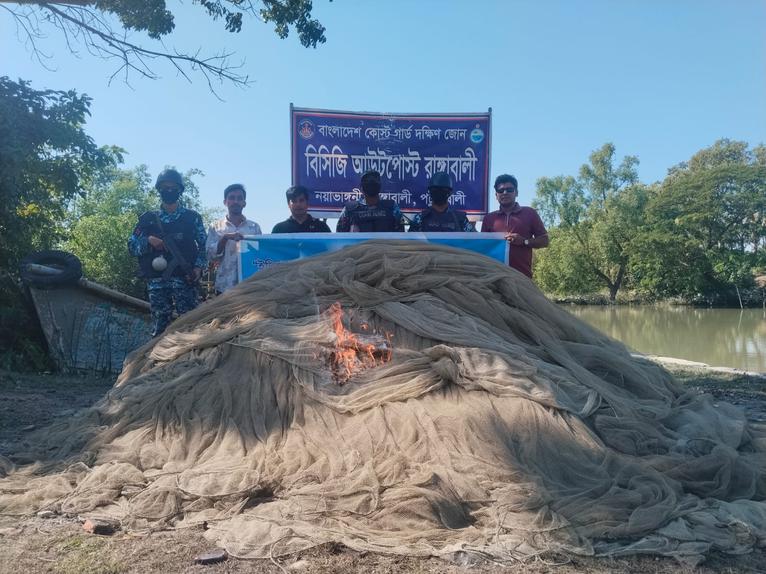 রাঙ্গাবালীতে ৫০ হাজার মিটার অবৈধ জাল জব্দ করে ধ্বংস