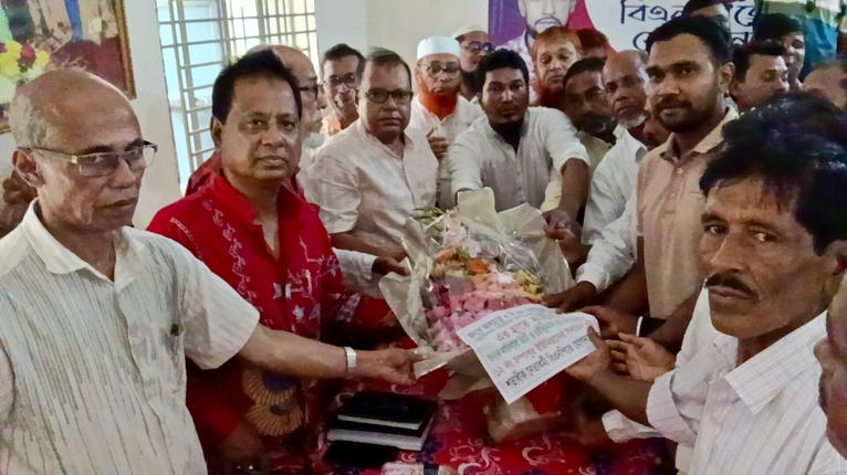 কলাপাড়ার চম্পাপুরে আ.লীগের শতাধিক নেতা-কর্মী বিএনপিতে