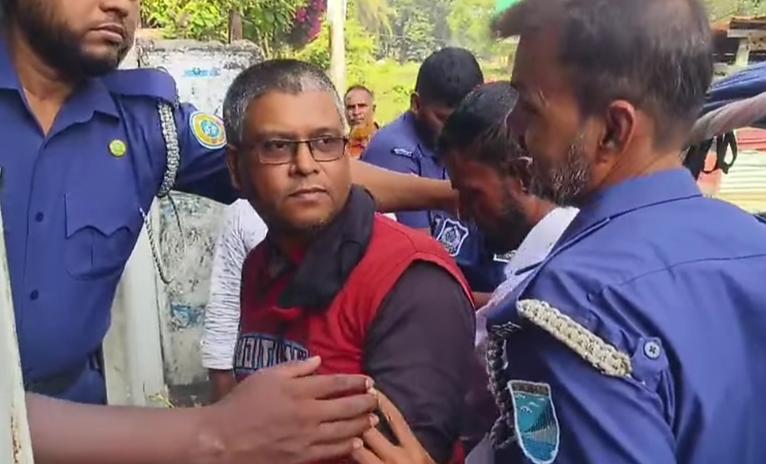 মহিপুর থানা পুলিশের হাতে গ্রেফতারকৃত ইউনিয়ন যুবলীগ নেতা মোঃ ফেরদৌস হাওলাদার