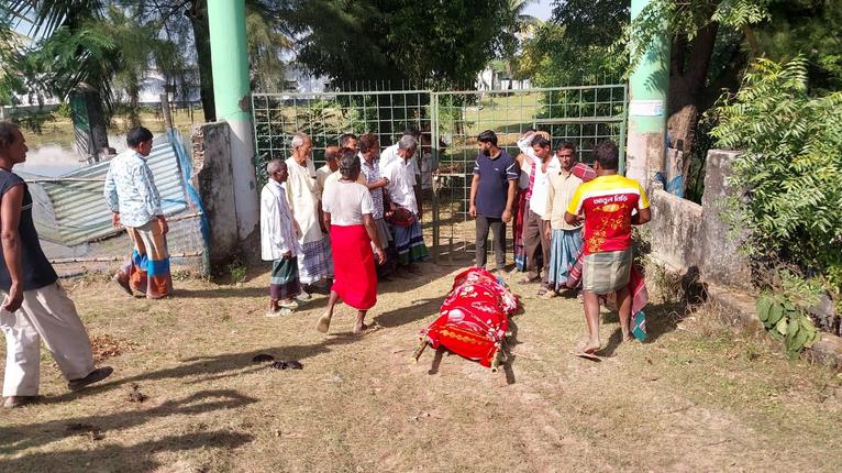 কুয়াকাটার আলীপুরে হ্যাচারির দখলে পাউবোর জমি, শ্মশানের পথ বন্ধ