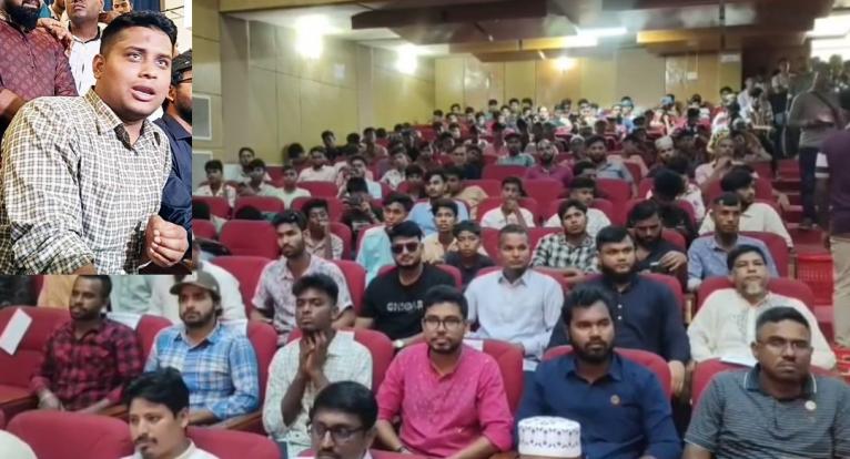 পটুয়াখালী জেলা শিল্পকলা একাডেমী মিলনায়তনে এনসিপির সমন্বয় সভায় নেতৃবৃন্দ। ইনসেটে এনসিপি মুখ্য সংগঠক হাসানাত আবদুল্লাহ