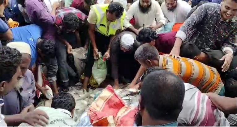 আমতলী থানায় জাটকা ইলিশ লুট, প্রশাসন অজ্ঞতায়!