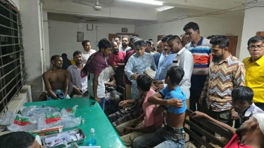 <small>এলাকায় উত্তেজনা </small> গলাচিপায় বিএনপি ও গণঅধিকারের মধ্যে সংঘর্ষে আহত ৩১