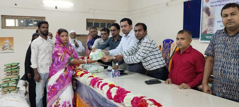 দশমিনায় কৃষি প্রণোদনা বিতরণ