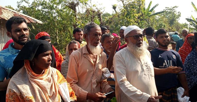 চাল না পেয়ে ফিরে যাচ্ছেন উপকারভোগীরা