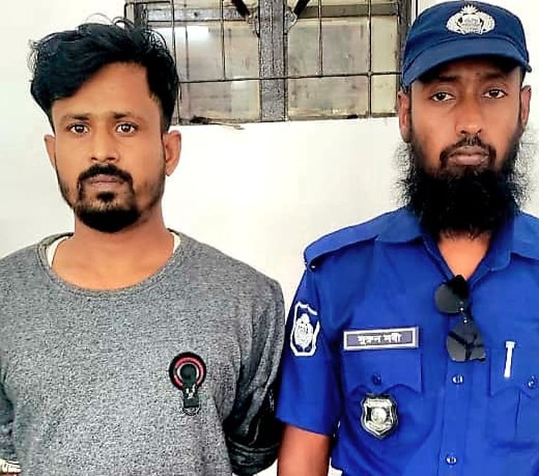 মহিপুরে পুলিশের অভিযানে ১ কেজি গাঁজাসহ যুবক গ্রেপ্তার