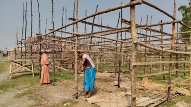 <small>প্রস্তুতিতে দিনরাত ব্যস্ত শ্রমিকরা  </small> কুয়াকাটায় শুঁটকি মৌসুমের প্রস্তুতি জোরদার