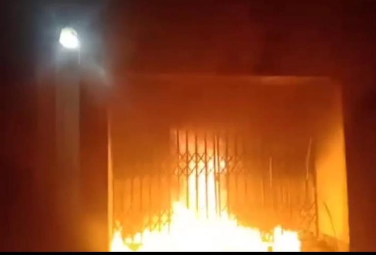 পটুয়াখালীতে গ্রামীণ ব্যাংকের ডিবুয়াপুর শাখায় দুর্বৃত্তদের আগুন