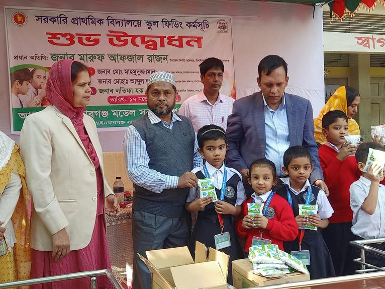 চাঁপাইনবাবগঞ্জে সরকারি প্রাথমিক বিদ্যালয়ে স্কুল ফিডিং কর্মসূচির উদ্বোধন