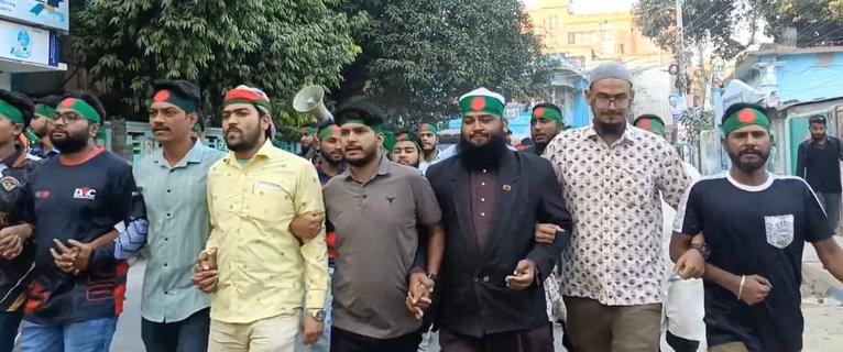 শেখ হাসিনার রায় ঘোষণায় চাঁপাইনবাবগঞ্জে আনন্দ মিছিল