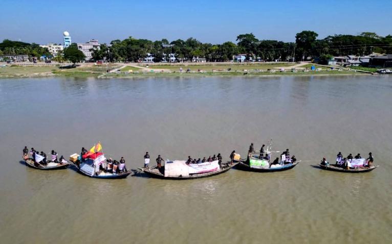 ফসিল জ্বালানির ঝুঁকি এড়াতে কলাপাড়ায় রঙিন নৌবহর কর্মসূচি