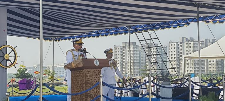 বক্তব্য রাখছেন নৌবাহিনী প্রধান এডমিরাল এম নাজমুল হাসান