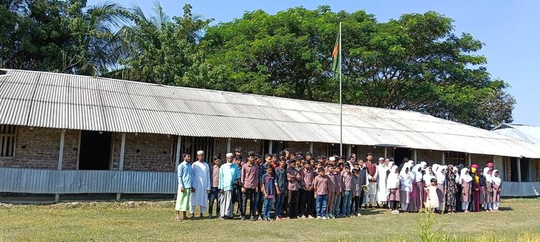 মহিপুরের প্রত্যন্ত গ্রামে শিক্ষার আলো ছড়াচ্ছে আবু বকর আইডিয়াল স্কুল