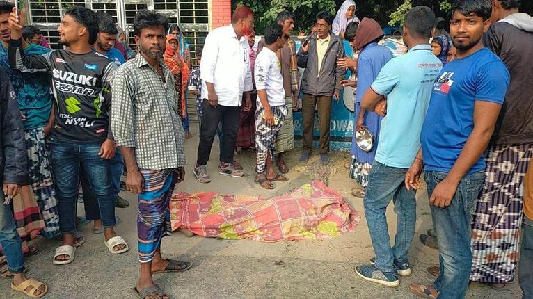 চাঁপাইনবাবগঞ্জে যাত্রীবাহী বাসের ধাক্কায় সাইকেল আরোহী নিহত