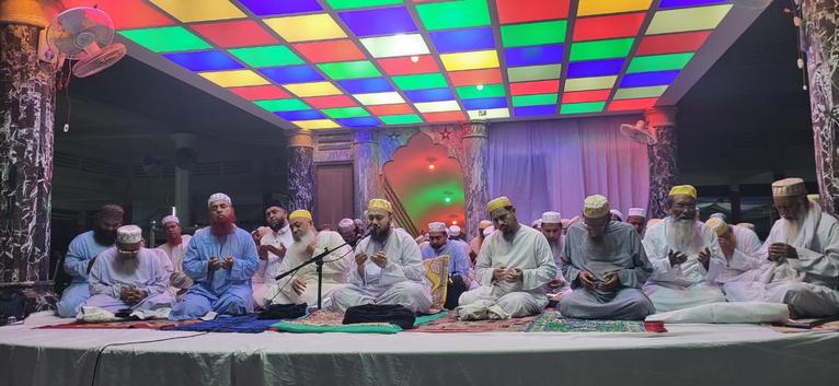 ছারছীনা শরীফে সাবেক প্রধানমন্ত্রী খালেদা জিয়ার রোগমুক্তি কামনায় দোয়া