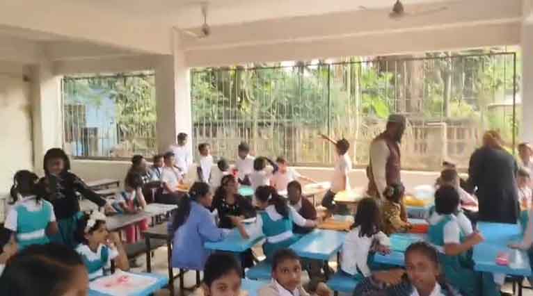 কলাপাড়া বিদ্যালয়ের তালা ভেঙে পরীক্ষা নিলেন ইউএনও