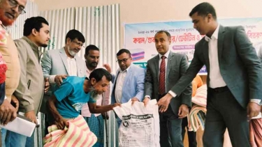 কলাপাড়ায় অগ্নিকাণ্ডে ক্ষতিগ্রস্ত পরিবারে ঢেউটিন ও নগদ অর্থ বিতরণ