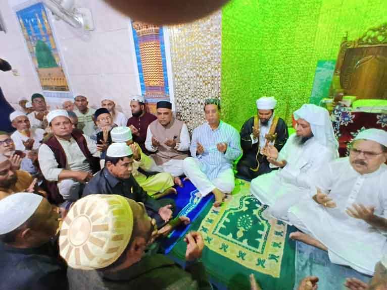 খালেদা জিয়ার রোগমুক্তি কামনায় গৌরনদীতে দোয়া মোনাজাত