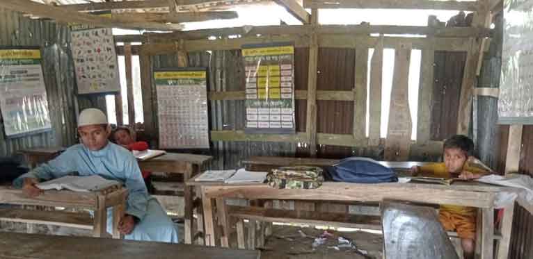 ৭৬ ইবতেদায়ী মাদ্রাসায় শিক্ষার্থী নেই, ধার করা ছাত্র এনে পরীক্ষা