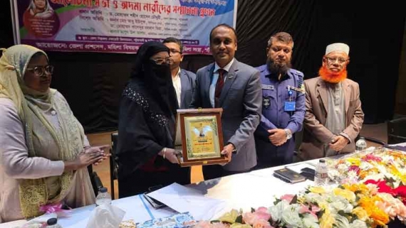 <small>সংগ্রামে গড়া সফলতা</small> ‘সফল জননী’ সম্মাননা পেলেন কলাপাড়ার মাহমুদা বেগম