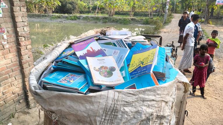 চরফ্যাশনে মাদ্রাসার পাঠ্যবই বিক্রির সময় জনতার প্রতিরোধ