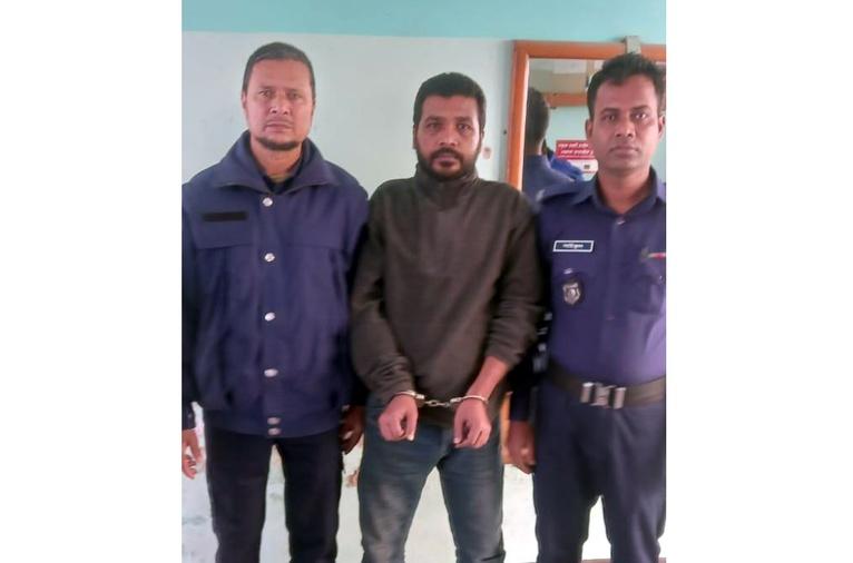 নেছারাবাদে পৌর ছাত্রলীগ সভাপতি গ্রেপ্তার