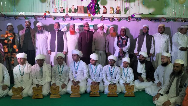 বামনায় আজিমুন্নেসা ইসলামিয়া হাফিজিয়া মাদ্রাসার ৭ কৃতি হাফেজকে সম্মাননা