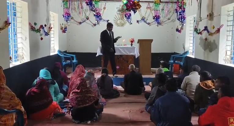 কলাপাড়ায় ধর্মীয় ভাবগাম্ভীর্যের মধ্য দিয়ে বড়দিন উদযাপন