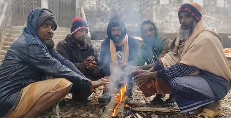 ঘন কুয়াশা ও মেঘে ঢেকে কলাপাড়া, দুই দিন সূর্যের দেখা নেই