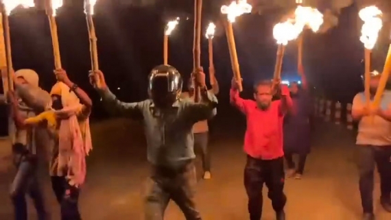 <small>তফসিল ঘোষণার পর </small> বরগুনায় স্বেচ্ছাসেবক লীগের মশাল মিছিল