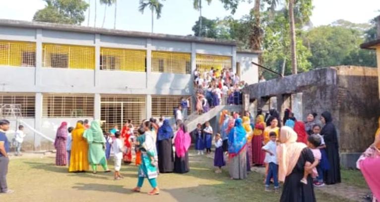 প্রাথমিকে কর্মবিরতি  গলাচিপায় প্রধান শিক্ষক-কর্মচারীরা নিলেল পরীক্ষা