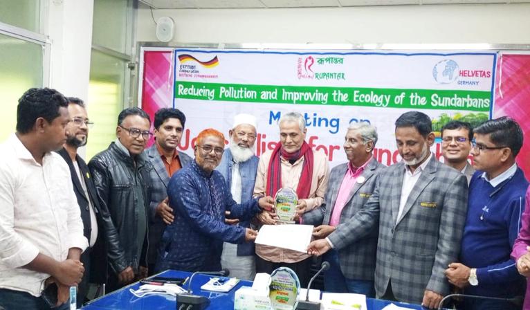 বরগুনায় পরিবেশ সাংবাদিকতায় তিনজনকে পুরস্কৃত