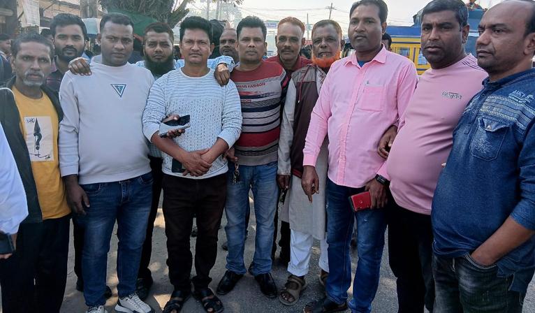 হাদিকে গুলি করার প্রতিবাদে গৌরনদীতে বিএনপির বিক্ষোভ মিছিল