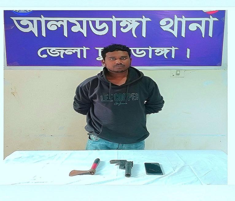 চুয়াডাঙ্গার আলমডাঙ্গায় অস্ত্র সহ ছাত্রদল নেতা আটক