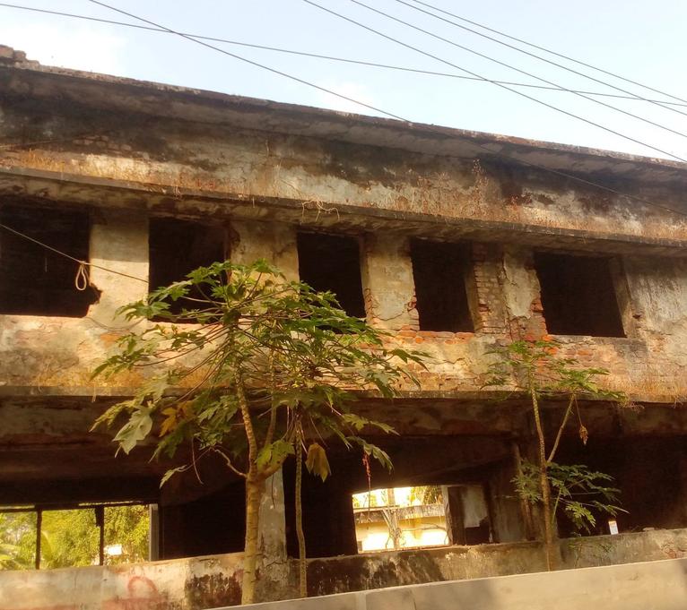 অর্ধশত বছরের পরিত্যক্ত ভবন, ঝুঁকিতে আমতলী আদালতের ২০ হাজার বিচারপ্রার্থী