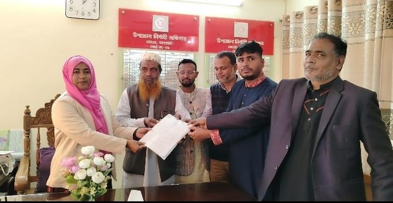 এনসিপির যুগ্ম মুখ্য সংগঠক মোল্যা রহমাতুল্লাহর পক্ষে মনোনয়নপত্র সংগ্রহ