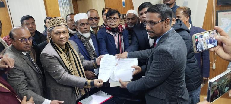 নুরের আসনে স্বতন্ত্র প্রার্থী হিসেবে হাসান মামুনের মনোনয়নপত্র দাখিল