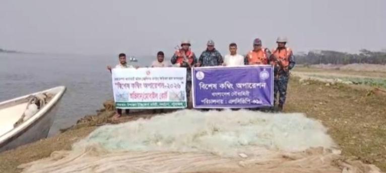 গলাচিপায় নৌবাহিনীর অভিযানে নিষিদ্ধ জাল উদ্ধার
