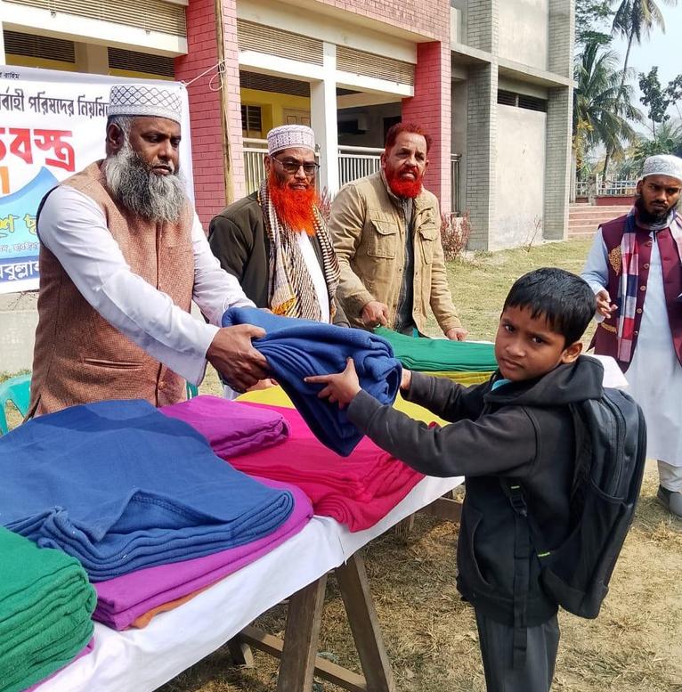 আগৈলঝাড়ায় ছাত্র হিযবুল্লাহর উদ্যোগে শীতার্তদের মাঝে কম্বল বিতরণ