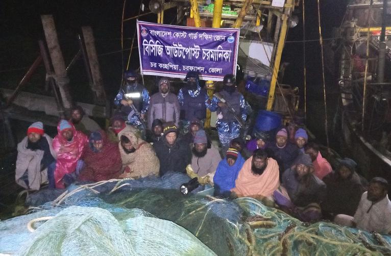 চরফ্যাশন কোস্টগার্ড কর্তৃক আটককৃত জেলরা