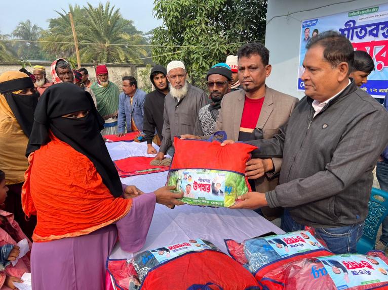 খালেদা জিয়ার মাগফিরাত কামনায় কুয়াকাটায় বিএনপি নেতার শীতবস্ত্র বিতরণ