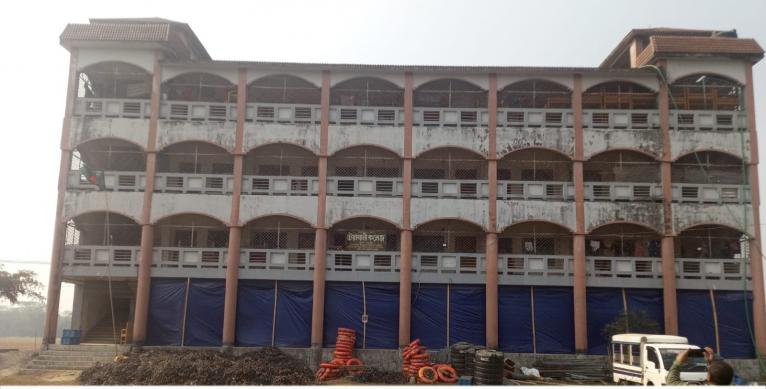 আমতলীতে খনিজ সামগ্রী রাখায় টিয়াখালী কলেজে পাঠদান বাধাগ্রস্ত